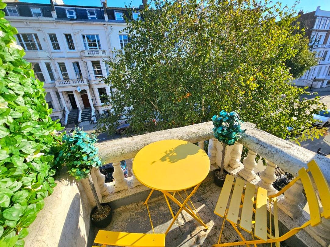 Charming Home With Private Balcony, On 1St Floor, With 2 Bathrooms, 3 Min Walk To Earl'S Court Station Londres Exterior foto