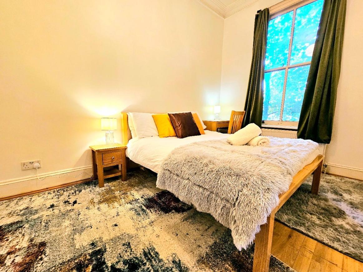 Charming Home With Private Balcony, On 1St Floor, With 2 Bathrooms, 3 Min Walk To Earl'S Court Station Londres Exterior foto