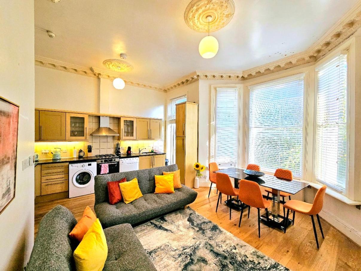 Charming Home With Private Balcony, On 1St Floor, With 2 Bathrooms, 3 Min Walk To Earl'S Court Station Londres Exterior foto