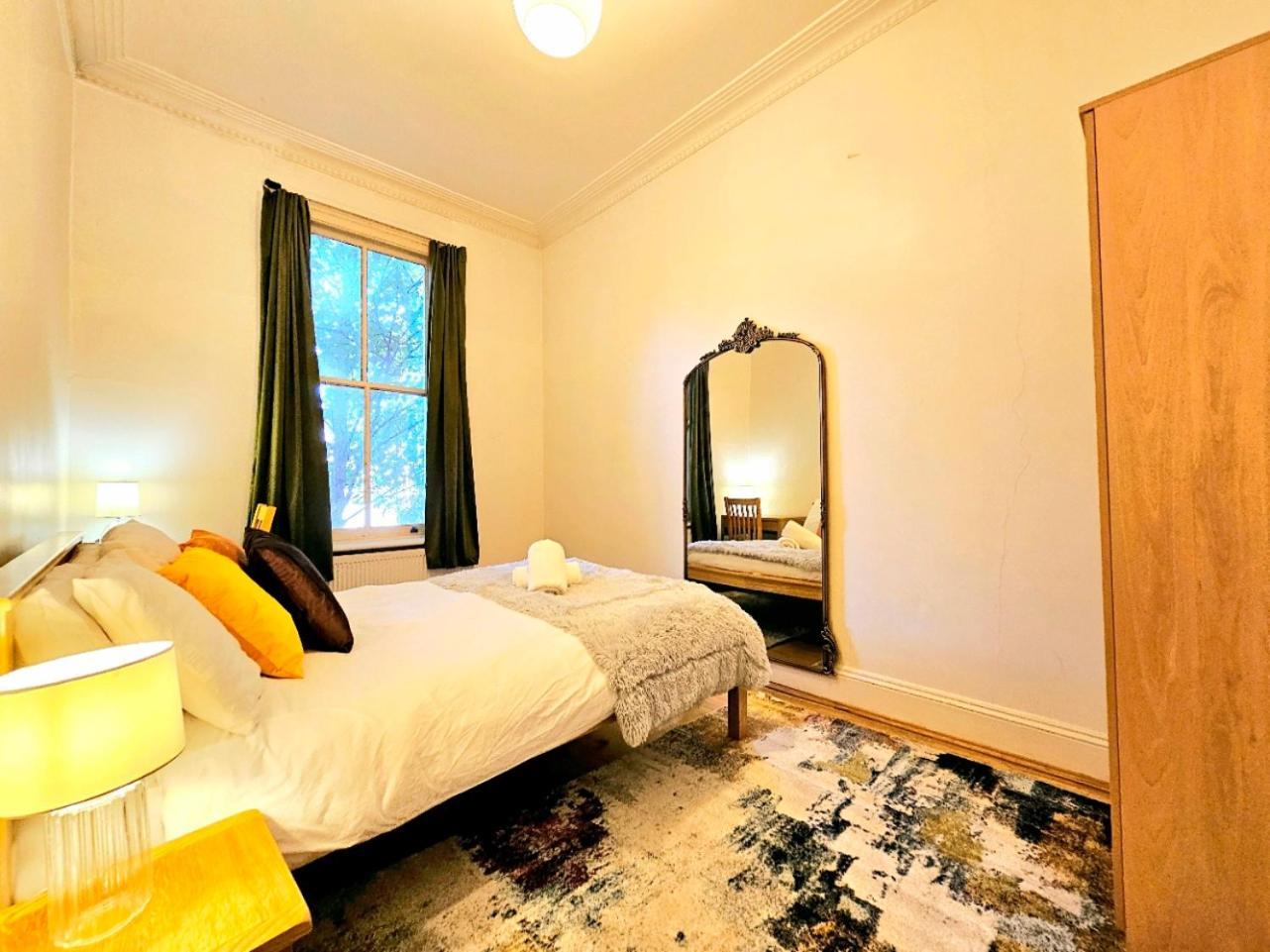 Charming Home With Private Balcony, On 1St Floor, With 2 Bathrooms, 3 Min Walk To Earl'S Court Station Londres Exterior foto
